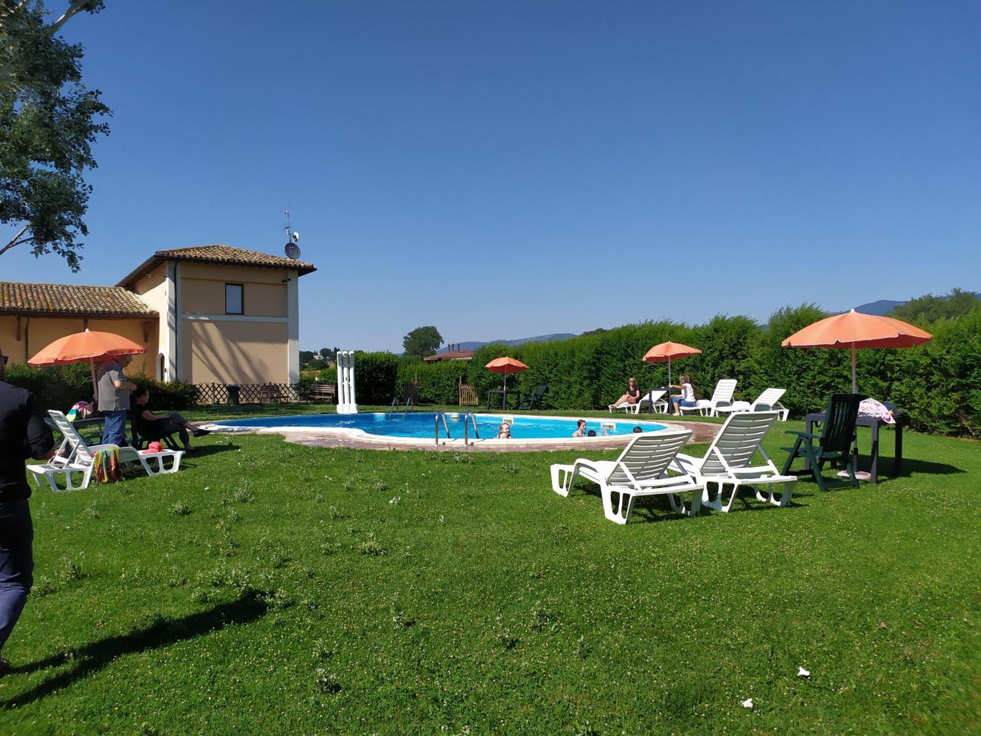 Hotel Villaggio Le Stelline Montefalco Buitenkant foto