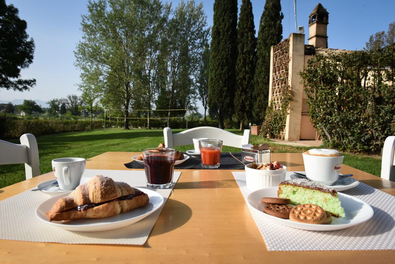 Hotel Villaggio Le Stelline Montefalco Buitenkant foto