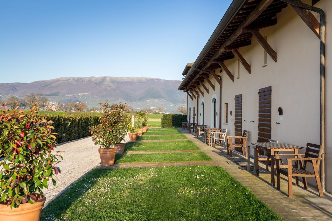 Hotel Villaggio Le Stelline Montefalco Buitenkant foto
